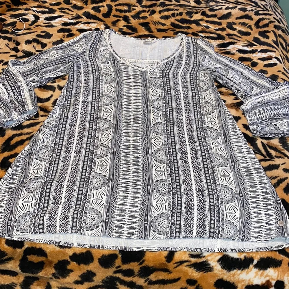 3/$30 Roxy Boho Style Top - Picture 3 of 10